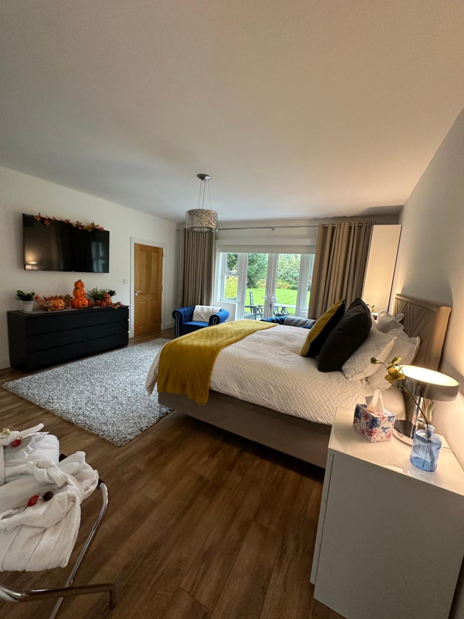Forest Path Luxury Studio Apartment With Large Bedroom Bathroom And Sauna Sleeps Up To 4 밸리나인치 외부 사진