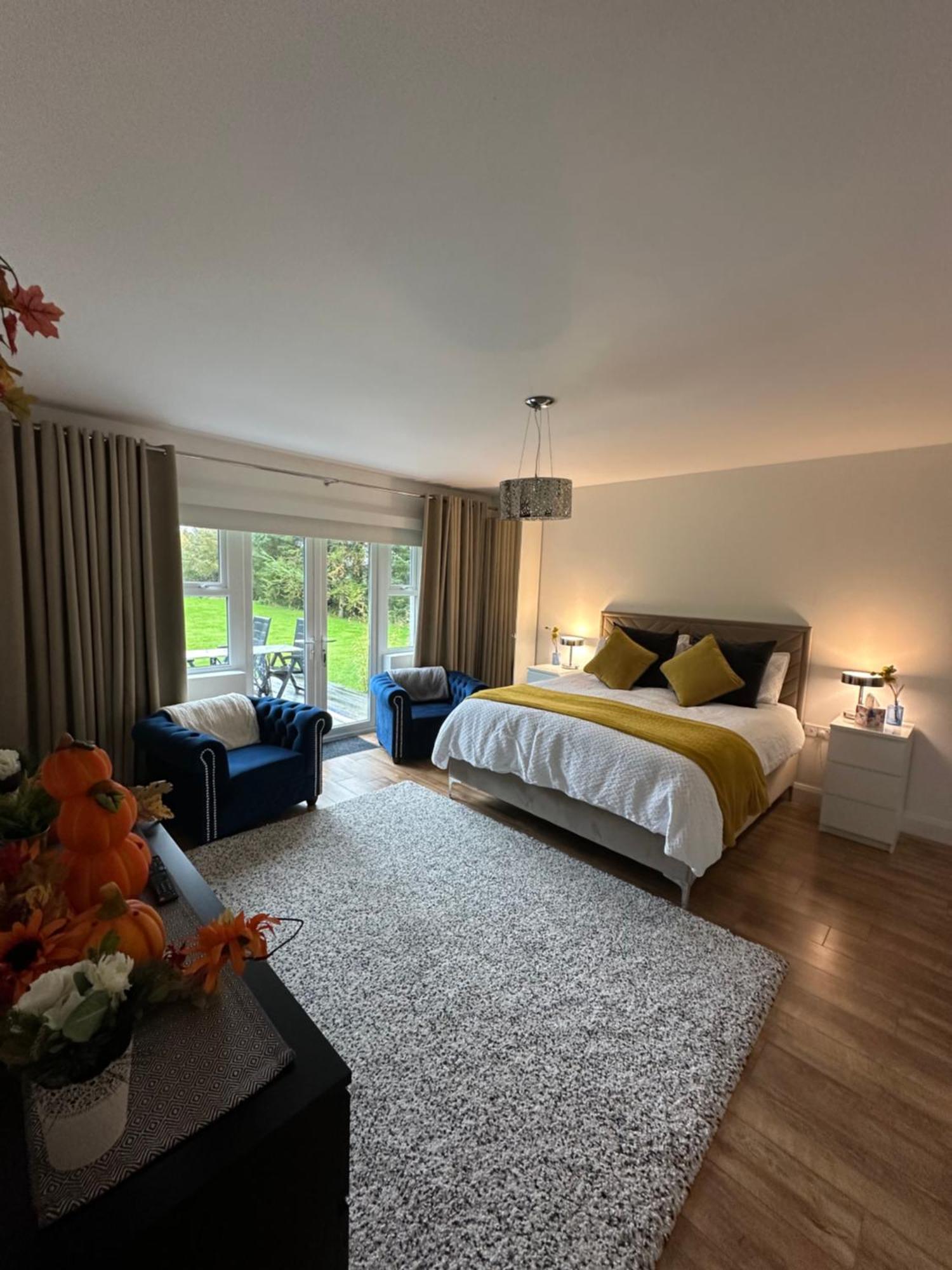 Forest Path Luxury Studio Apartment With Large Bedroom Bathroom And Sauna Sleeps Up To 4 밸리나인치 외부 사진