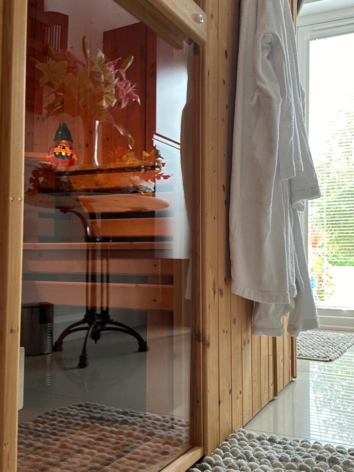 Forest Path Luxury Studio Apartment With Large Bedroom Bathroom And Sauna Sleeps Up To 4 밸리나인치 외부 사진